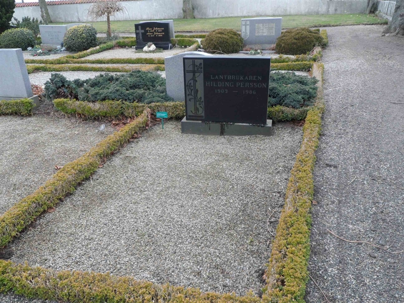 Grave number: 2 01  2000