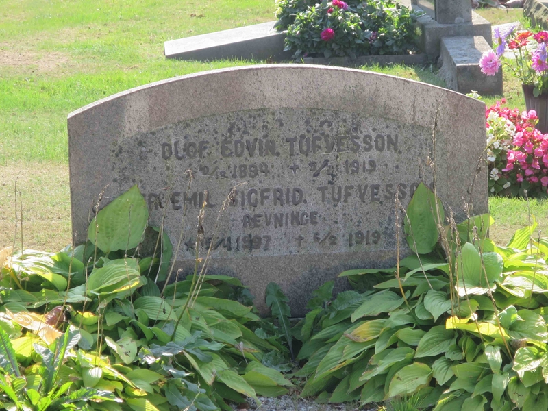 Grave number: HK C    62, 63