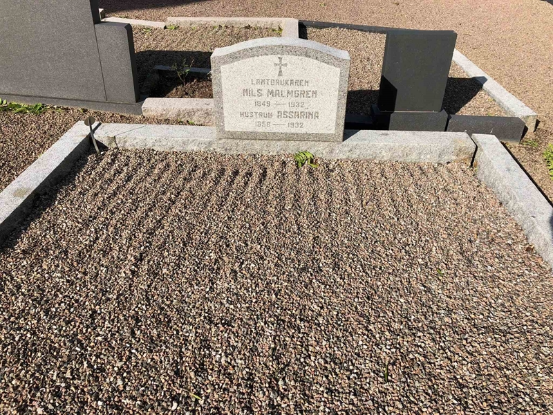 Grave number: SK 09     9, 10