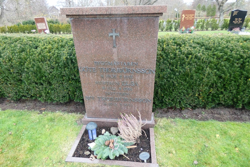 Grave number: TR 3   139