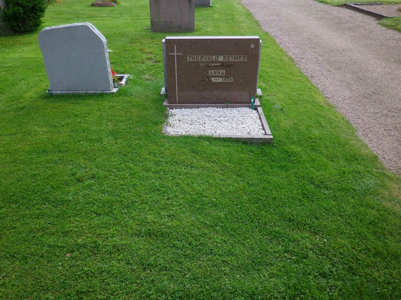 Grave number: VI B    79, 80