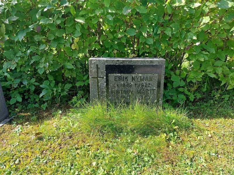 Grave number: K J    12, 13