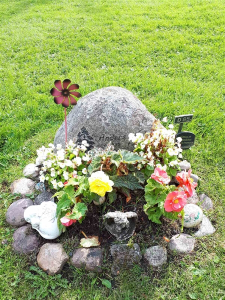 Gravnummer: NK F D    85