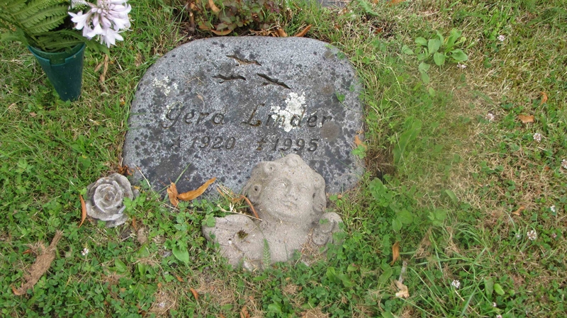 Grave number: FK JASMI   632, 633