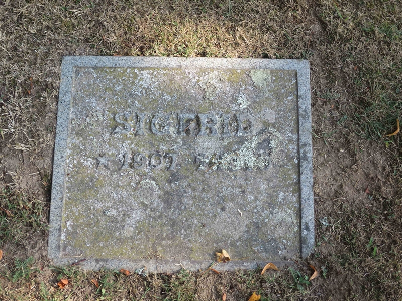 Grave number: HK E    72