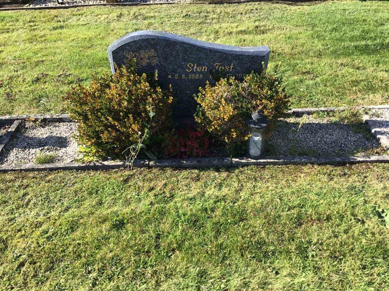 Grave number: 20 P   210-211