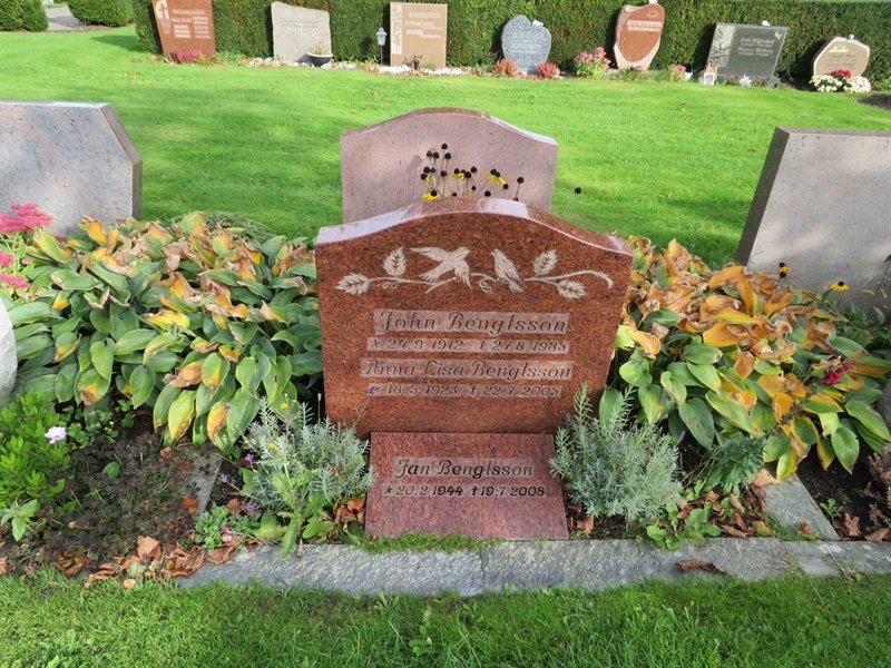 Grave number: 1 08   23