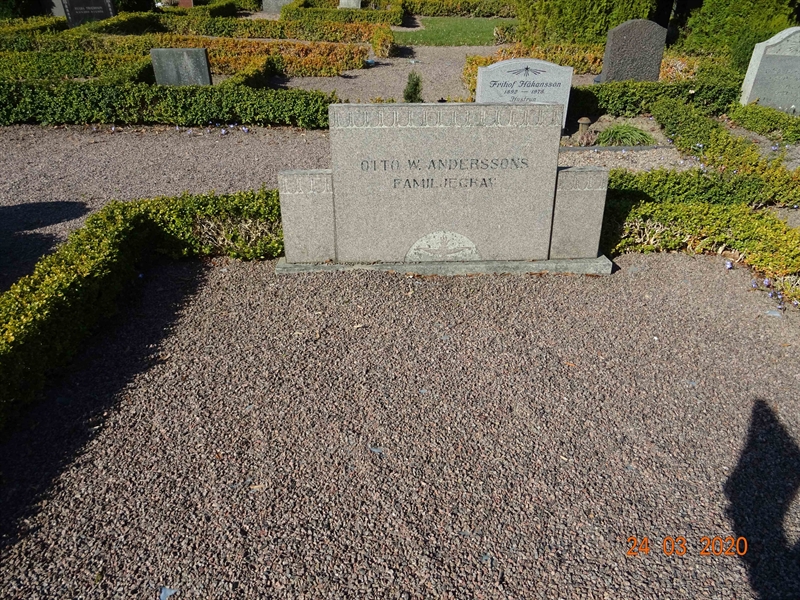Grave number: NK 2 CG    11, 12, 13