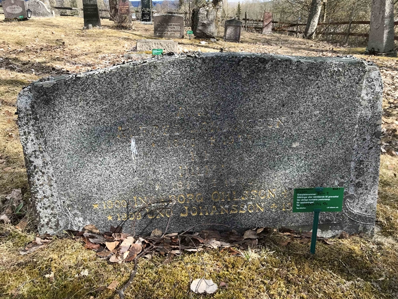 Grave number: UR R2     9