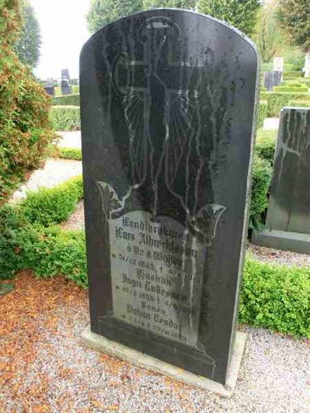 Grave number: ÖK D    018