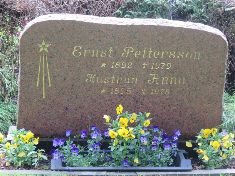 Grave number: HÖB 71    56