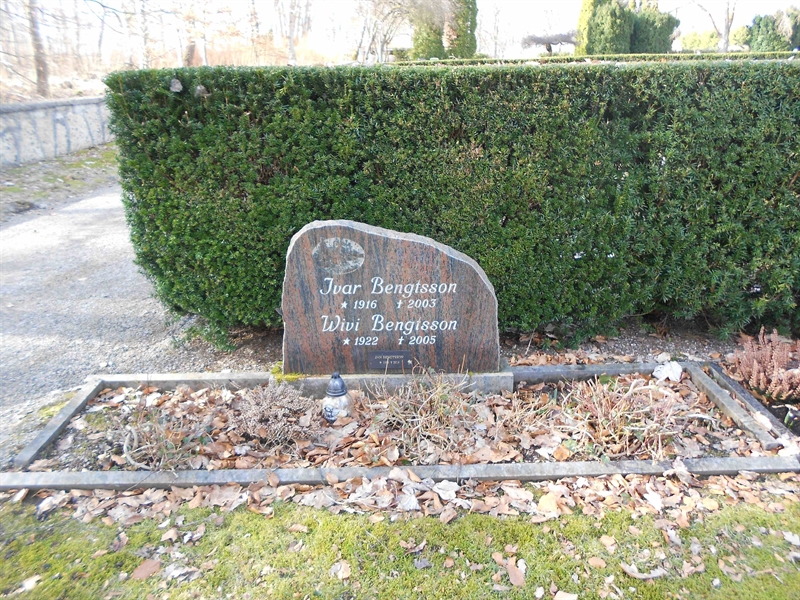 Grave number: NÅ N4    31, 32