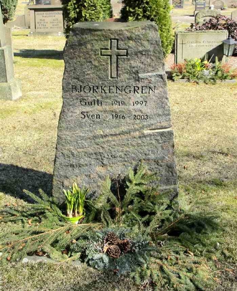 Grave number: SN B    17