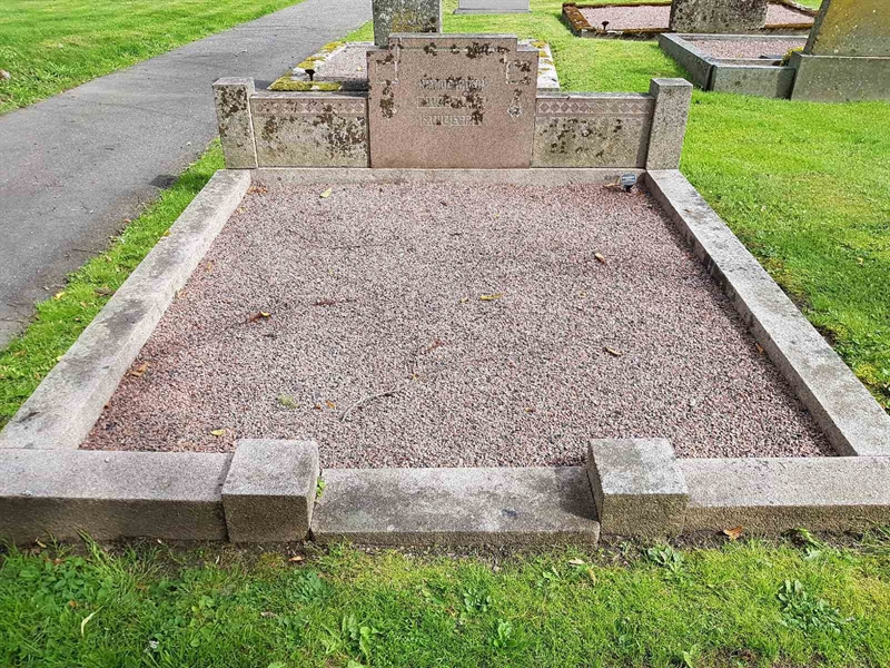 Grave number: 06 60700