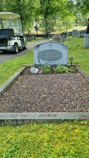 Grave number: 1 10    24