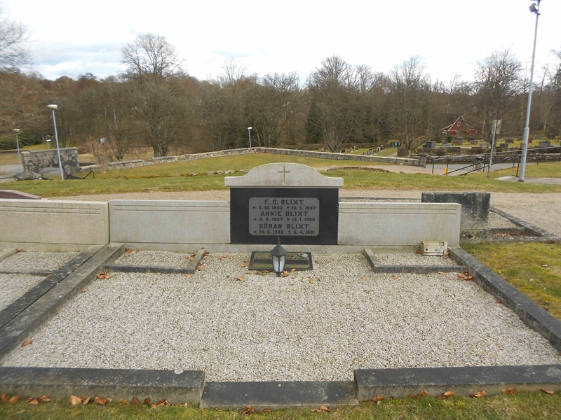 Grave number: NÅ G4   155, 156, 157