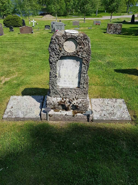 Grave number: kö 01 02    82-84