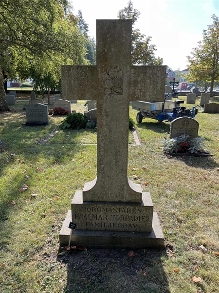 Grave number: Ö 06    41.A-C