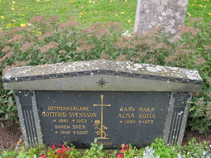 Grave number: KÄÖ A   377, 378