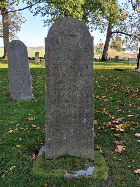 Grave number: SRG 1    28