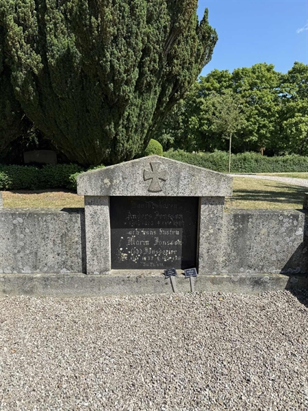 Grave number: TR 4 1    55