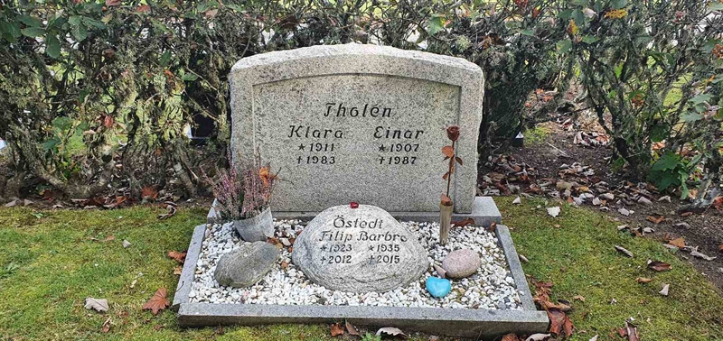 Grave number: N 005  0083, 0084