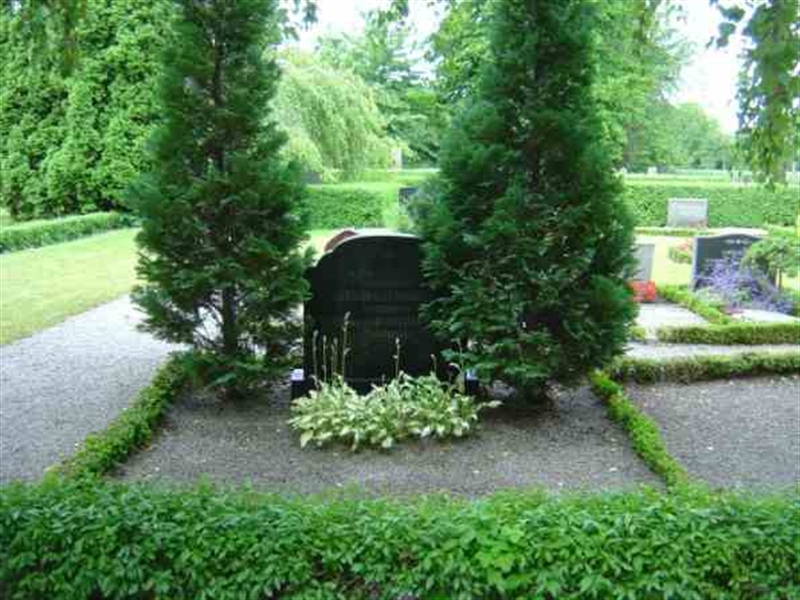 Grave number: FLÄ A   117a,  117b