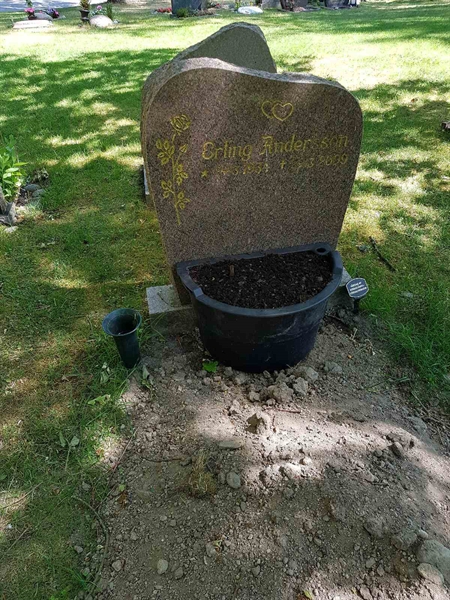 Grave number: 01 11052