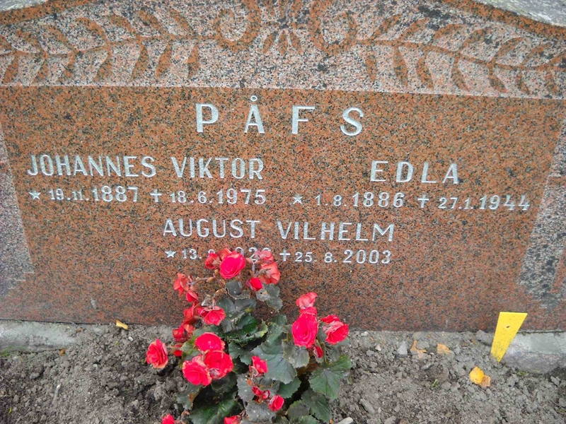 Grave number: 3 MB 09 49, 52