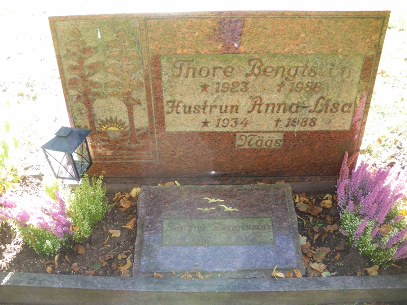 Grave number: SB 38    33, 34