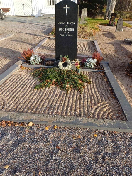 Grave number: JÄ 1 A 1534, 1535, 1536