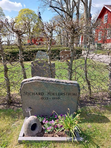 Grave number: HÖ 8   27, 28