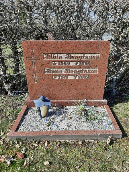 Grave number: ON E   172-173