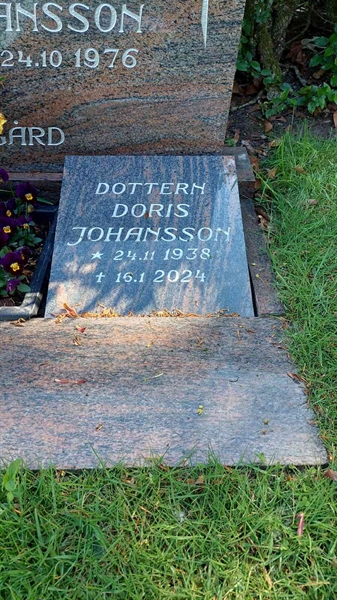 Grave number: 1 6 82, 83