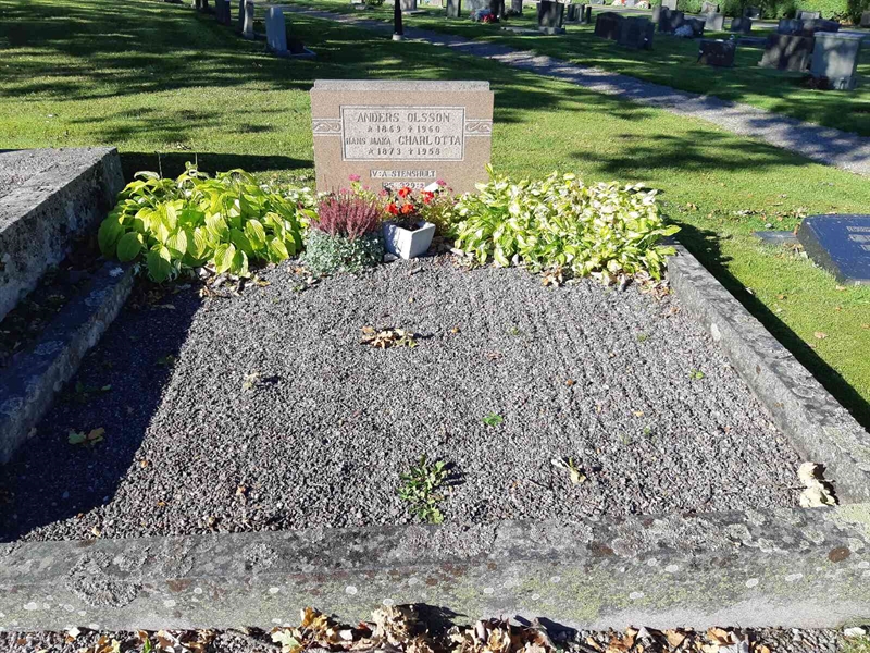 Grave number: Fr 7   825-826