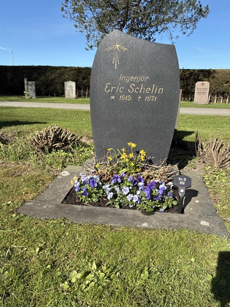 Grave number: 22 D   252