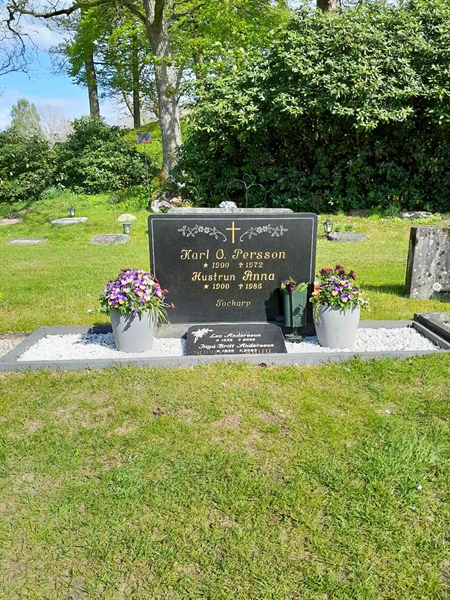 Grave number: GK 9 I     9, 10