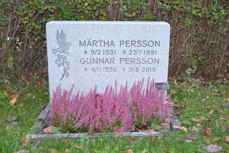 Grave number: 3 D    73