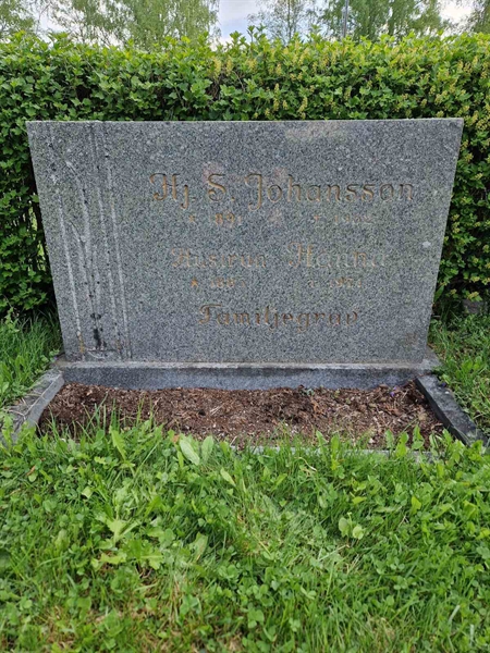 Grave number: 2 14 1741, 1742
