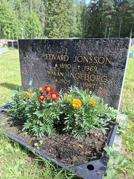 Grave number: 001 2   645