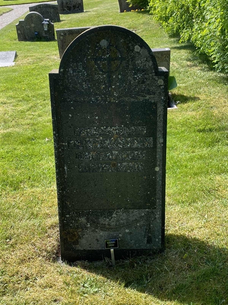 Grave number: 3 Ga 05    18-20