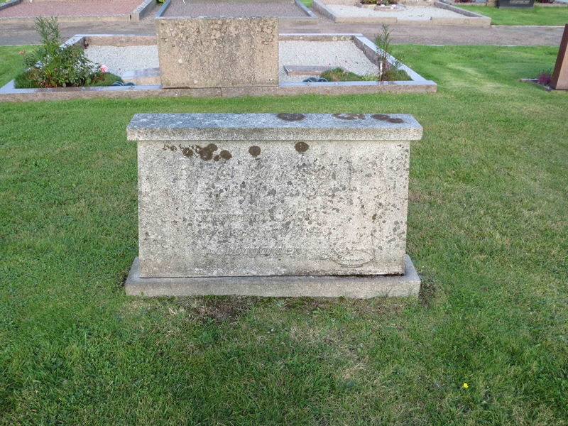 Grave number: 1 03   71