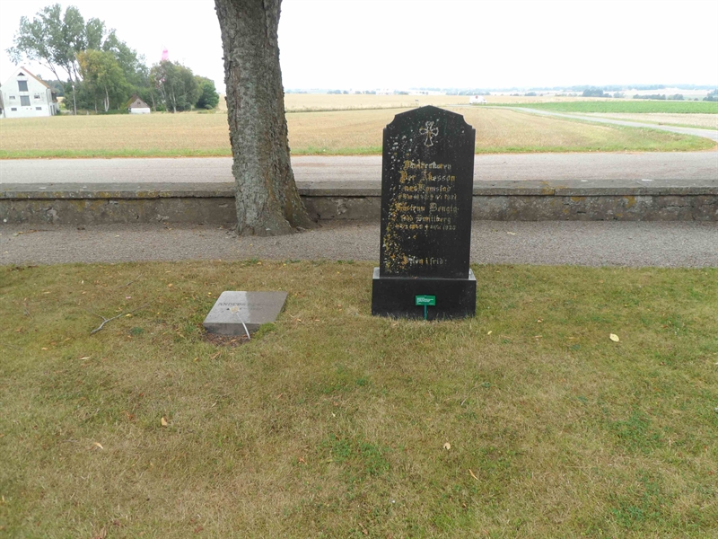 Grave number: SK B    10, 11, 12