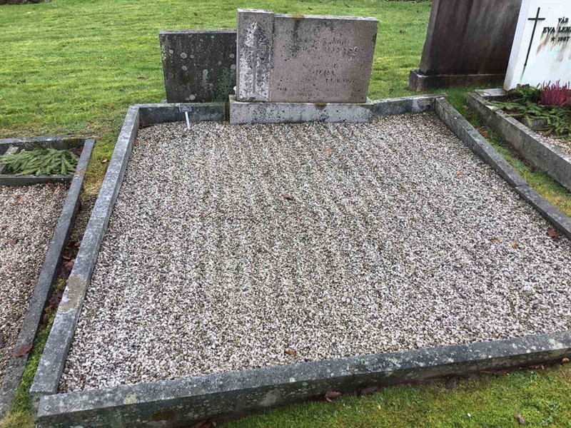 Grave number: 40 B   159-160