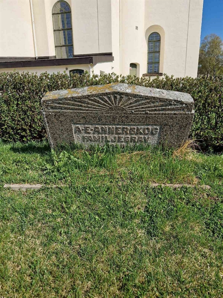 Grave number: 501 03 384-386