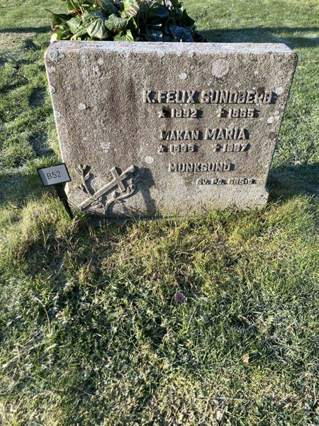 Grave number: 1 NB    52
