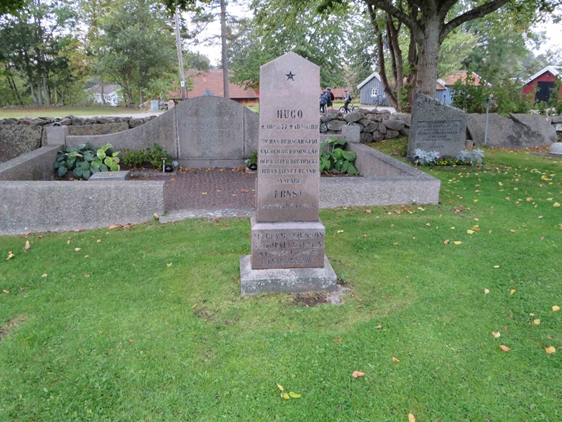 Grave number: 1 04  215