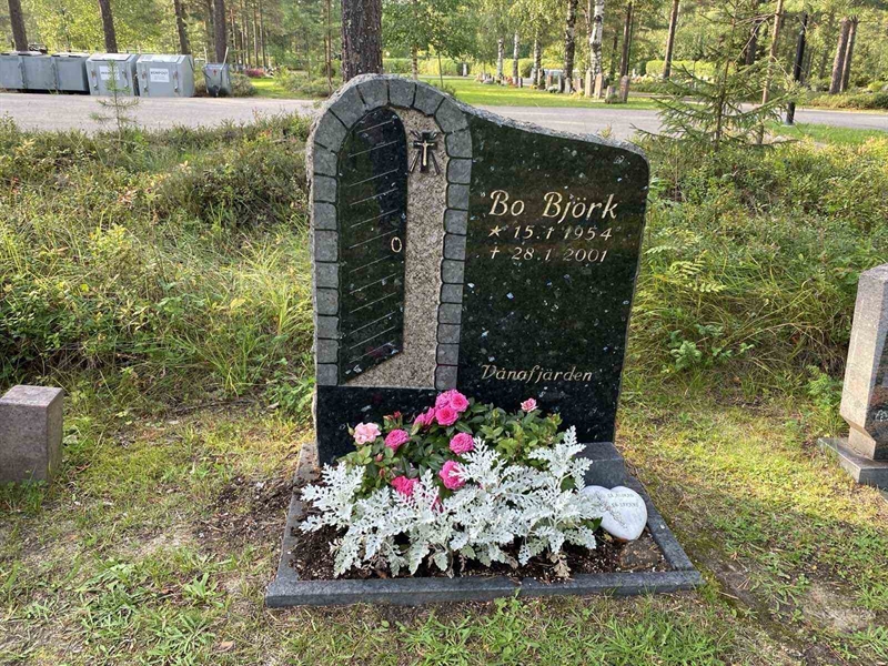 Grave number: 3 17   108