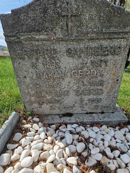 Grave number: 501 10 1663