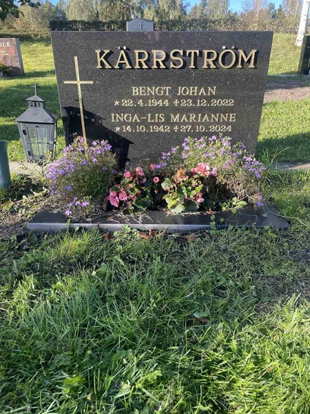 Grave number: N 11 11    18-19